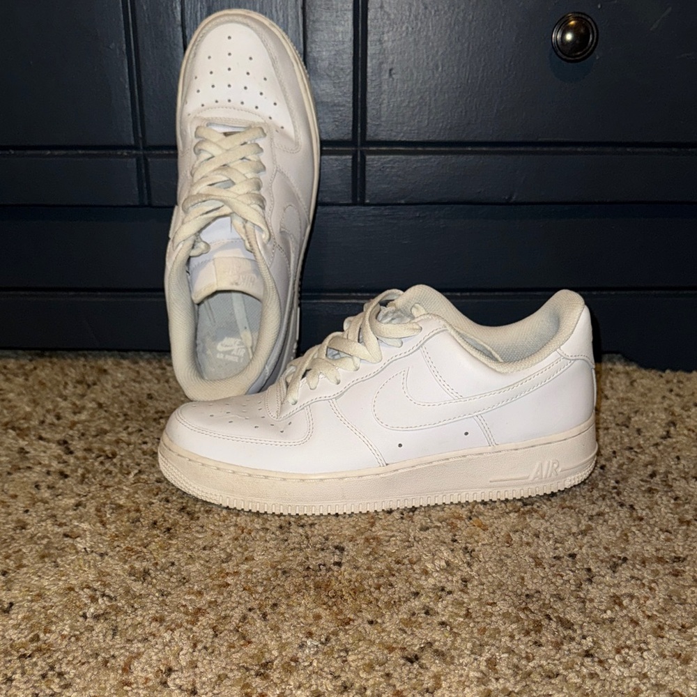 Nike Womens —- White Air Force Sneakers
Size 8.5 - Worn maybe 3 times